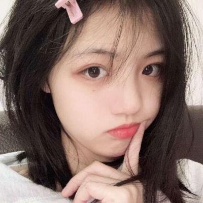 高达自画像海报