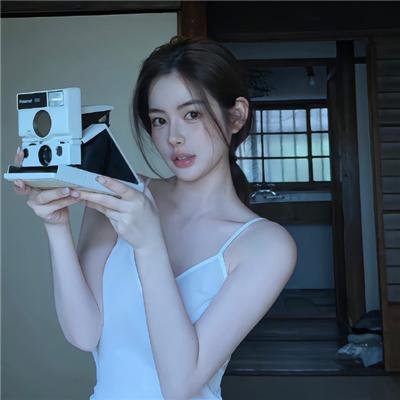 9顶假发的女孩海报